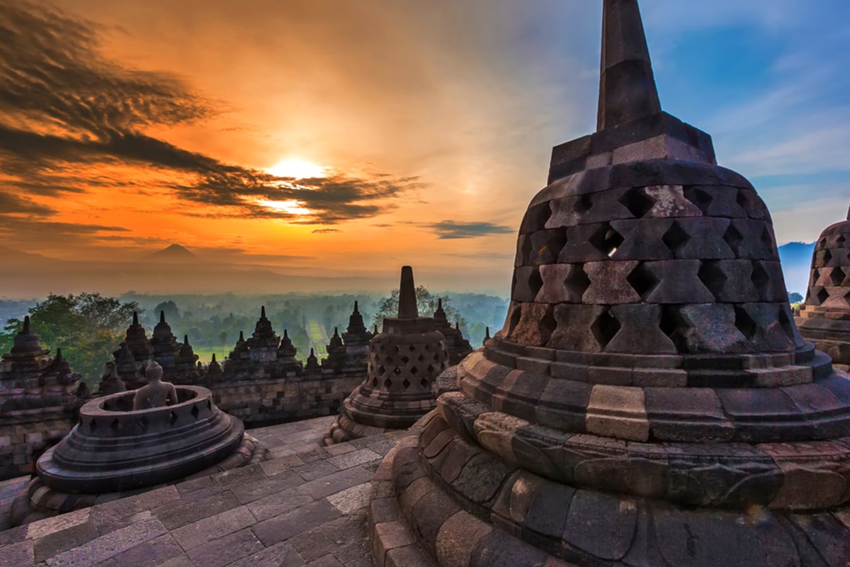 1 Day Tour (Borobudur - Prambanan - HeHa Sky View)